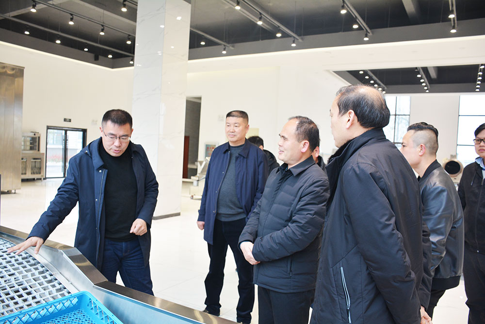 荆门市教育局刘大平主任一行莅临我司检查指导工作！