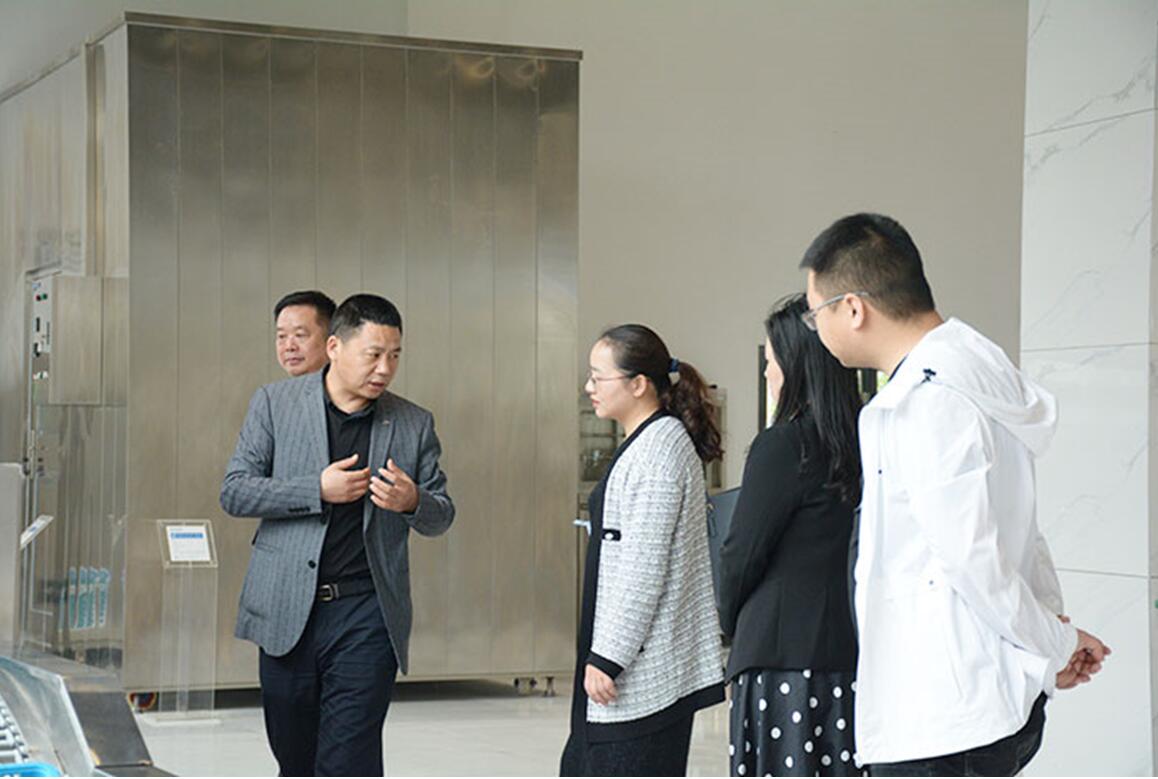 十堰市高级职业学校一行莅临我司检查指导工作！