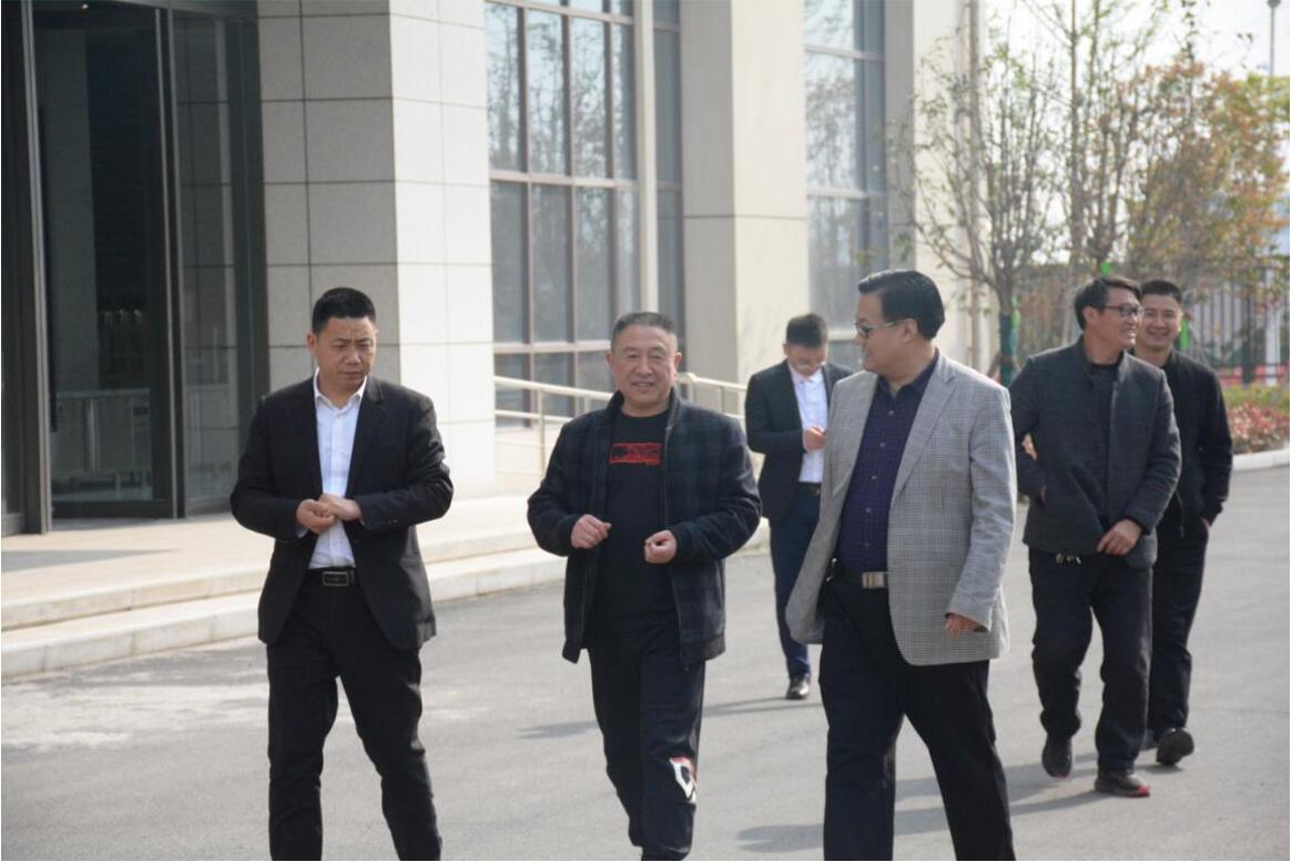 神农架高中王主任、李主任一行莅临得一集团参观考察