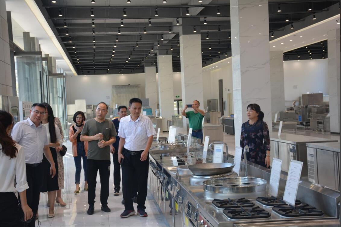 远安县教育局杨局长一行莅临湖北得一集团参观考察