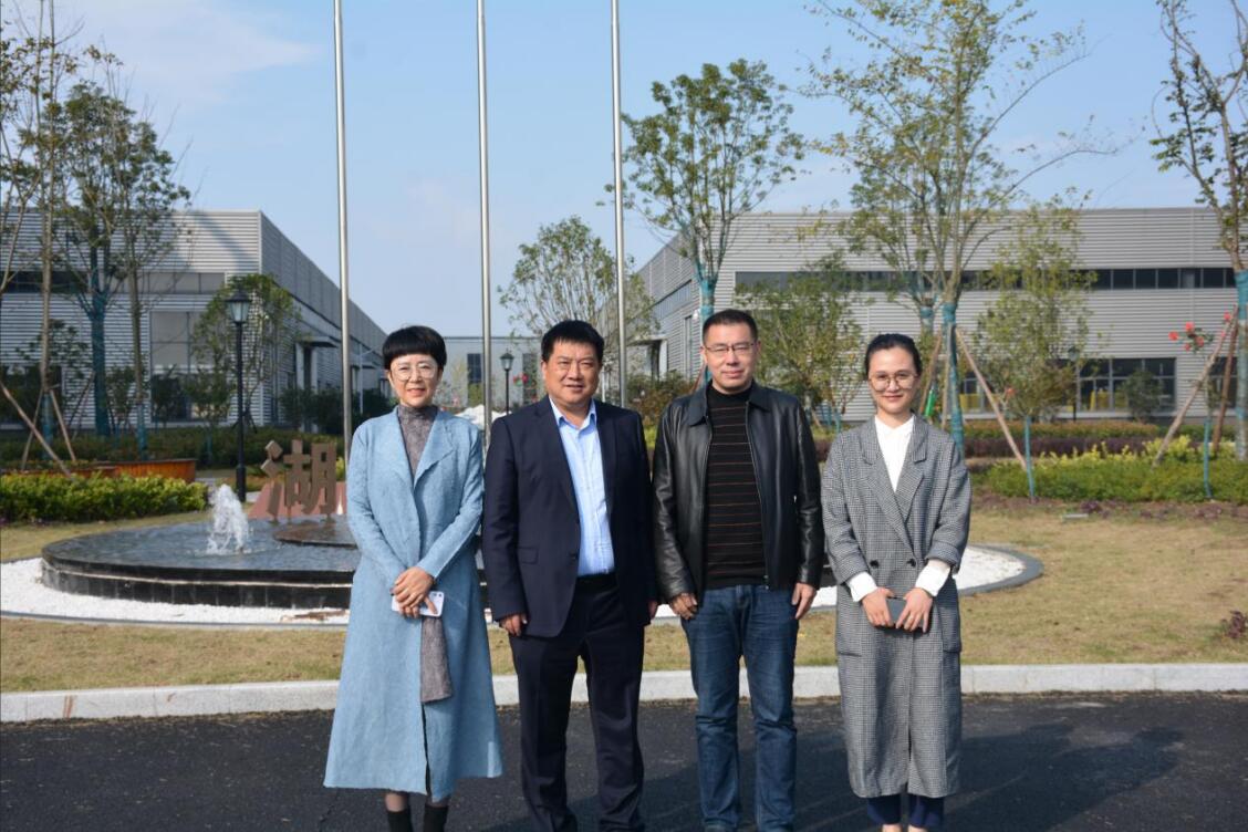 土老憨集团陈总、杨总一行 莅临得一集团参观考察