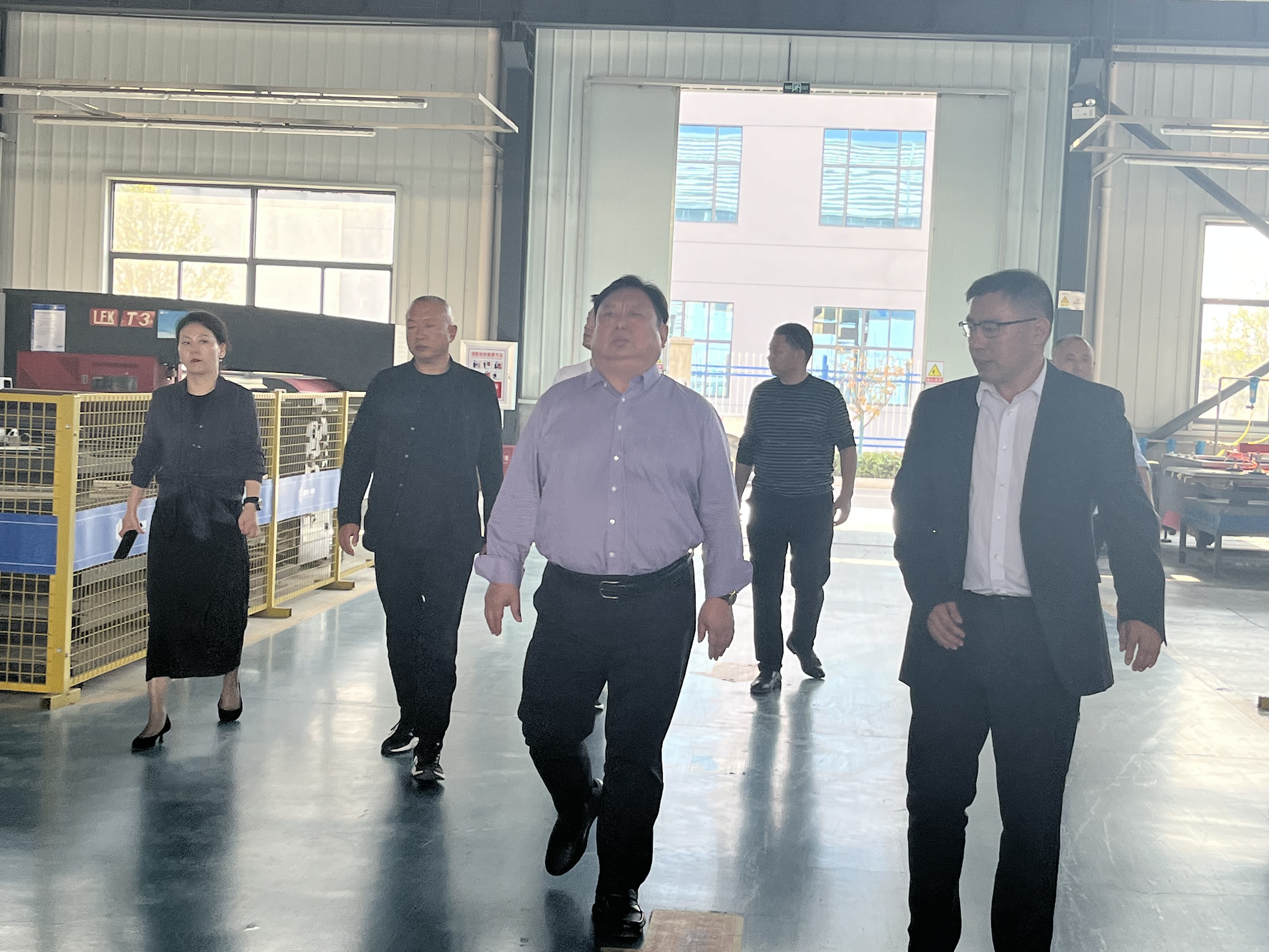 热烈欢迎当阳建投李总、当阳国酒胡总一行莅临得一集团考察指导