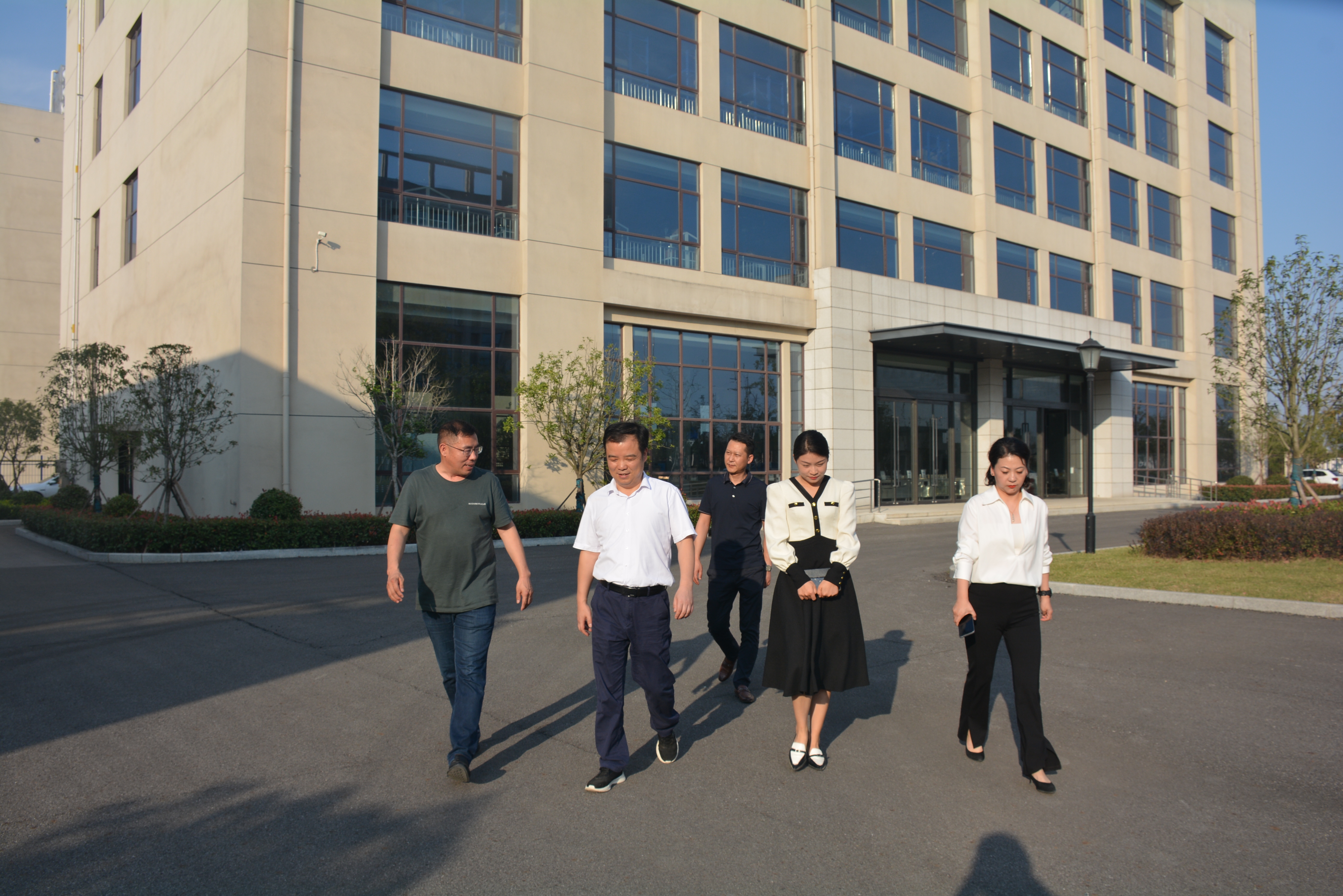 热烈欢迎宜城市蔡市长一行莅临得一集团考察指导